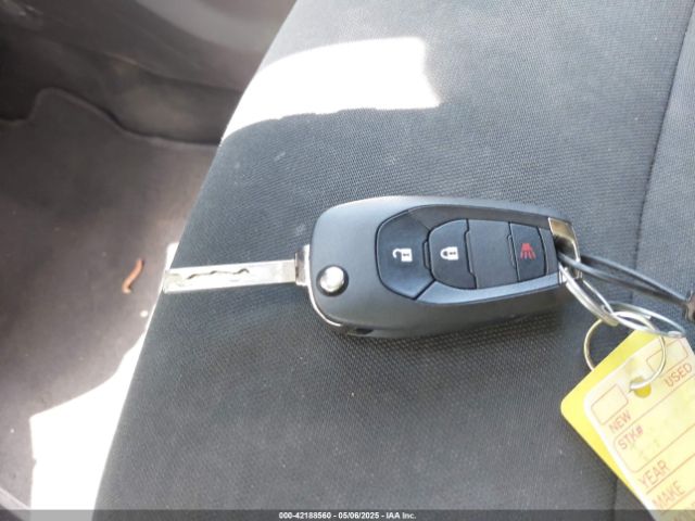 KL7CJKSB5MB319406 Chevrolet Trax Fwd Ls