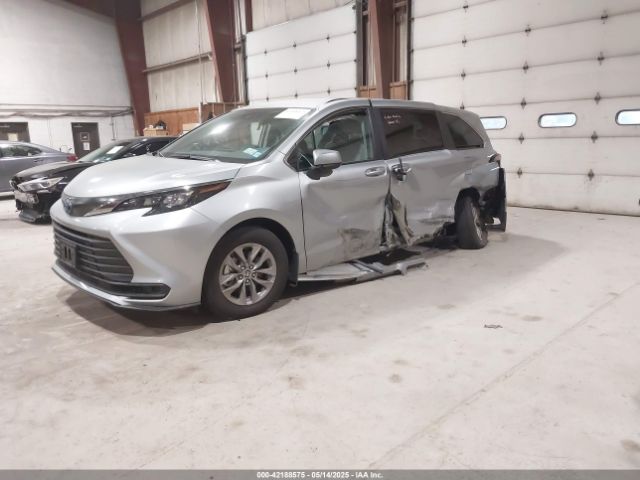 2024 TOYOTA SIENNA 5TDKRKEC6RS216152 Photo 1