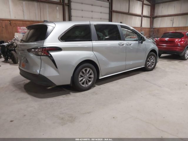 2024 TOYOTA SIENNA 5TDKRKEC6RS216152 Photo 3