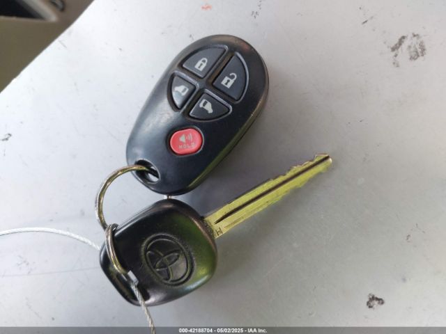5TDKK3DC4FS628853 Toyota Sienna Le 8 Passenger