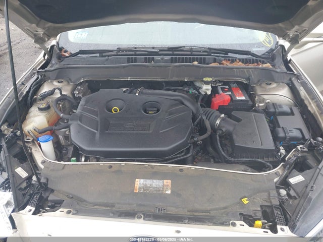 3FA6P0T90JR112823 Ford FUSION SE