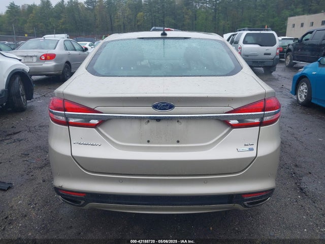 3FA6P0T90JR112823 Ford FUSION SE
