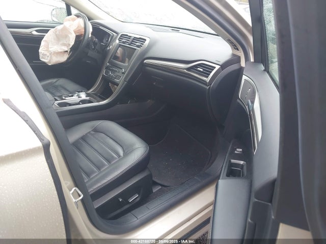 3FA6P0T90JR112823 Ford FUSION SE
