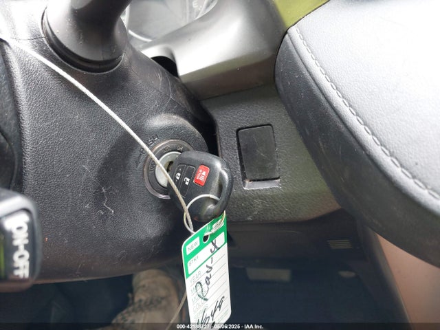 JTMZFREV7GJ078424 Toyota RAV4 LE