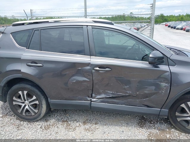 JTMZFREV7GJ078424 Toyota RAV4 LE