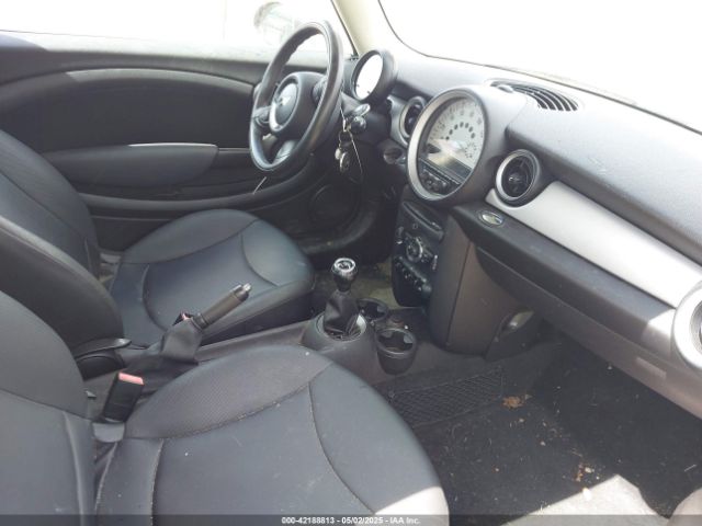 2011 MINI COOPER WMWZF3C57BTX81693 Photo 4
