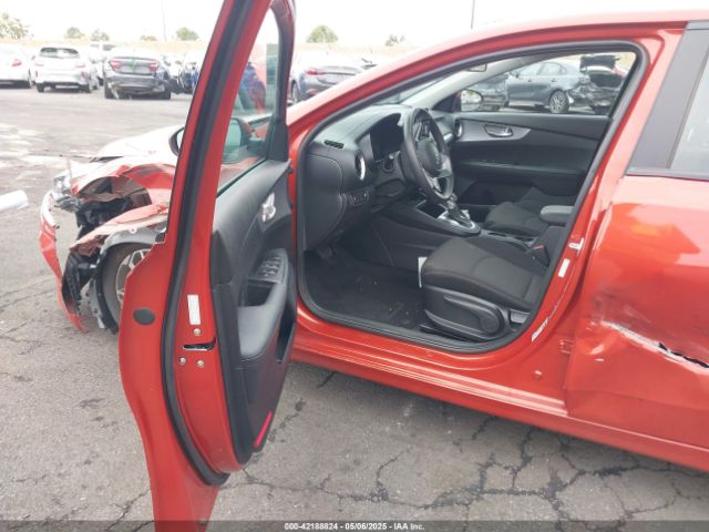 3KPF24AD1NE490976 KIA Forte Lxs