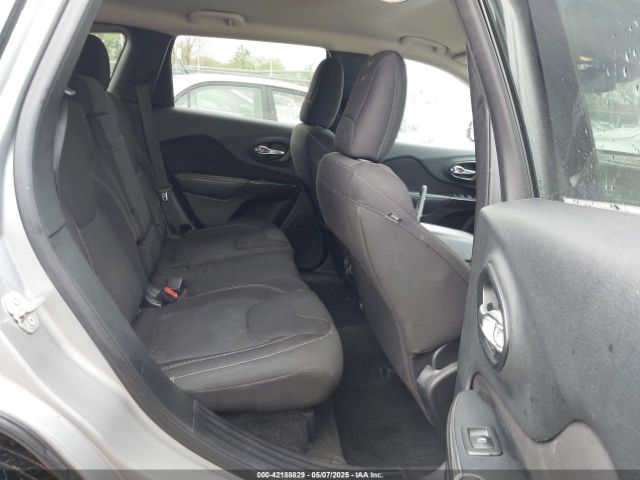 1C4PJLCB3FW791396 Jeep Cherokee Latitude