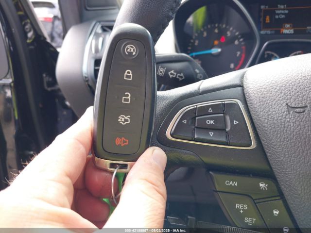 1FMCU0J94KUB93601 Ford Escape Titanium