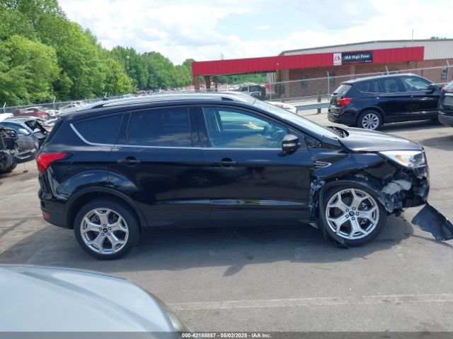 1FMCU0J94KUB93601 Ford Escape Titanium