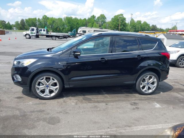 1FMCU0J94KUB93601 Ford Escape Titanium