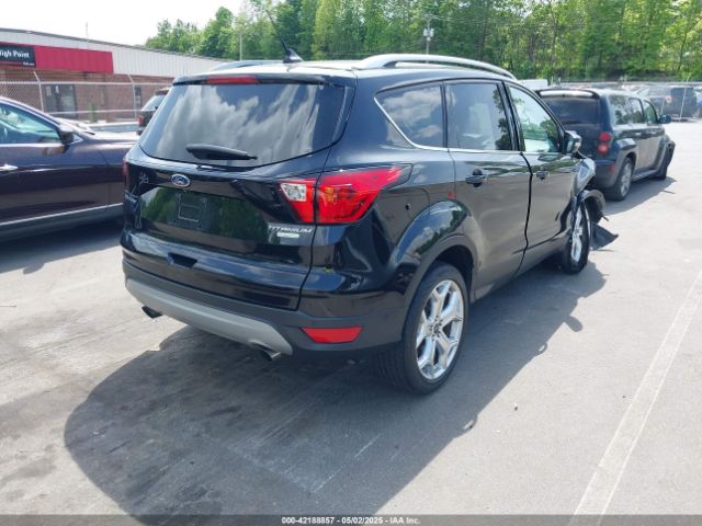 1FMCU0J94KUB93601 Ford Escape Titanium