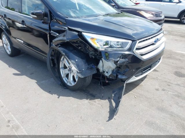 1FMCU0J94KUB93601 Ford Escape Titanium