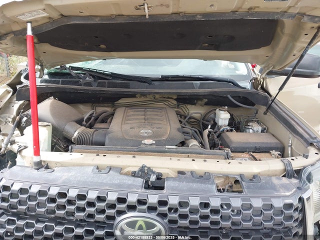 5TFUY5F17JX726941 Toyota Tundra Sr5 5.7l V8