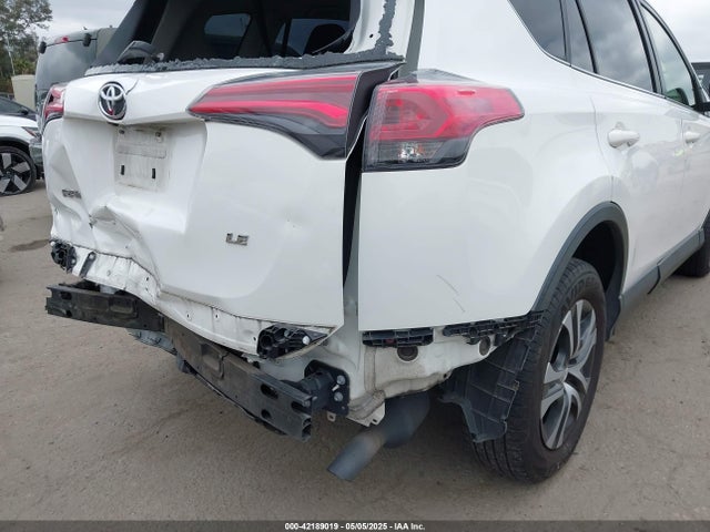 Toyota RAV4 LE 2017 JTMZFREV3HJ124333 Image 17