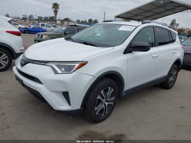Toyota RAV4 LE 2017 JTMZFREV3HJ124333 Image 2