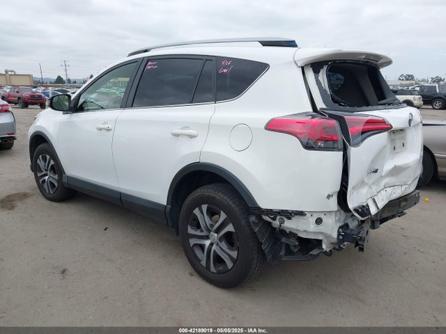 Toyota RAV4 LE 2017 JTMZFREV3HJ124333 Image 3