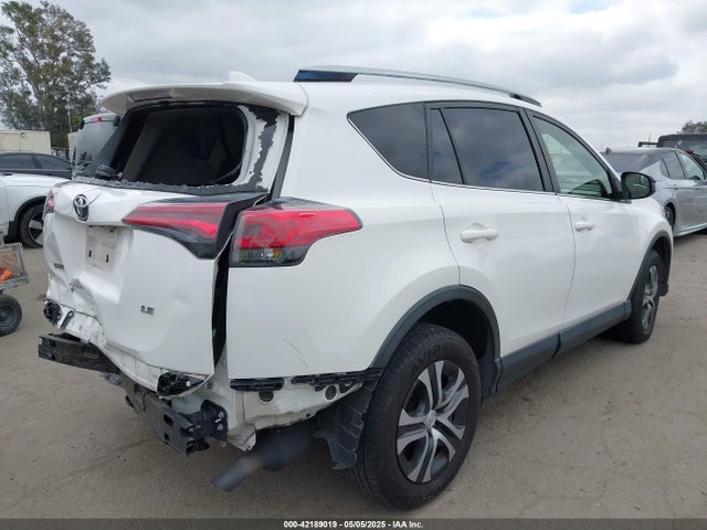 Toyota RAV4 LE 2017 JTMZFREV3HJ124333 Image 4
