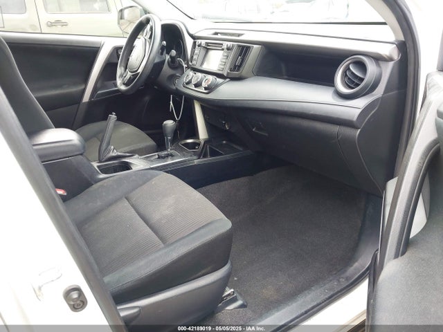 Toyota RAV4 LE 2017 JTMZFREV3HJ124333 Image 5