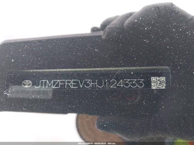 Toyota RAV4 LE 2017 JTMZFREV3HJ124333 Image 9