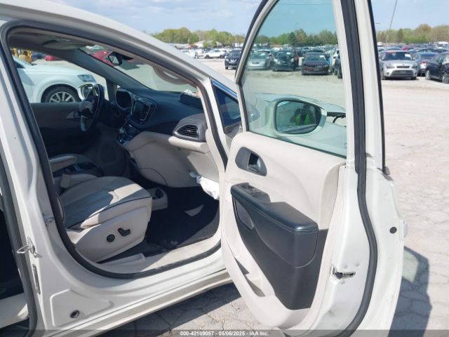 2017 CHRYSLER PACIFICA HYBRID 2C4RC1N7XHR723768 Photo 4