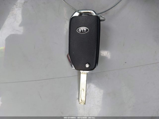 KNDJ23AU1L7716838 KIA SOUL LX