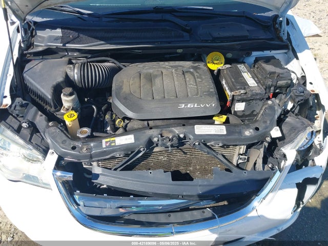 2C4RC1HG2ER307219 Chrysler Town & Country S
