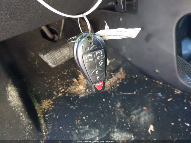 2C4RC1HG2ER307219 Chrysler Town & Country S