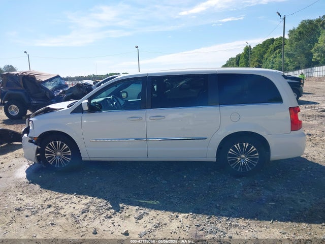 2C4RC1HG2ER307219 Chrysler Town & Country S