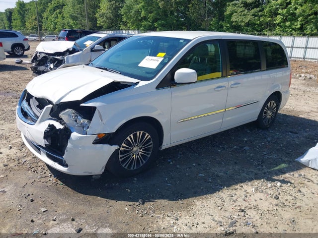 2C4RC1HG2ER307219 Chrysler Town & Country S