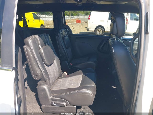 2C4RC1HG2ER307219 Chrysler Town & Country S