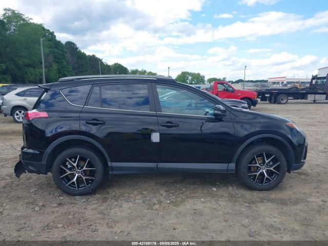 2T3NFREV3HW342031 Toyota RAV4 SE