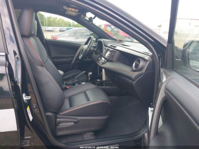 2T3NFREV3HW342031 Toyota RAV4 SE