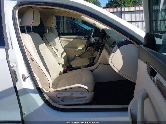 1VWBS7A39GC019804 Volkswagen Passat 1.8t Se