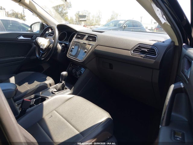 3VV3B7AX3JM210300 Volkswagen Tiguan 2.0t Se/2.0t Sel