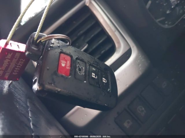 5TDKZRFH9JS536377 Toyota Highlander Xle