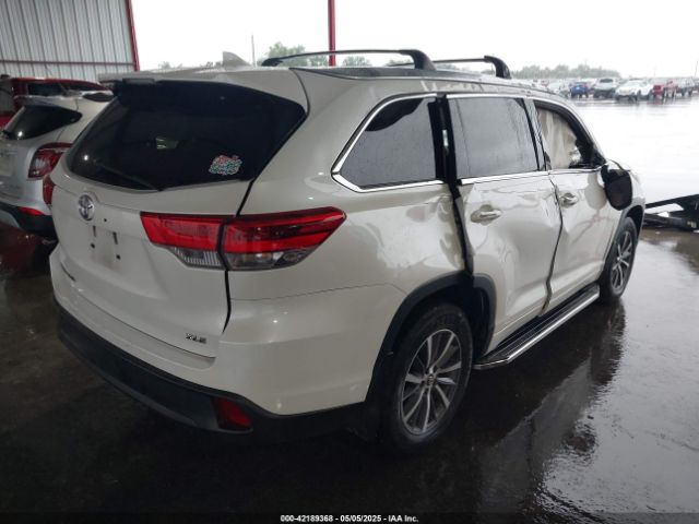 5TDKZRFH9JS536377 Toyota Highlander Xle