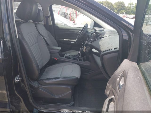 1FMCU0GDXHUC47391 Ford ESCAPE SE