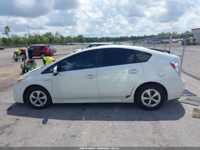 JTDKN3DU5F0463995 Toyota Prius Four