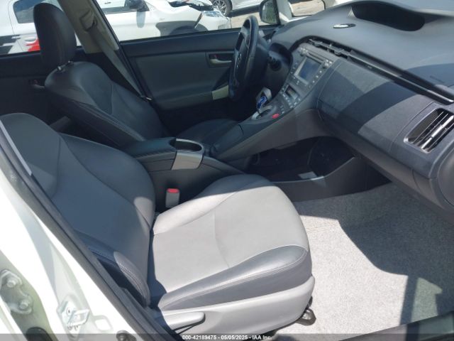 JTDKN3DU5F0463995 Toyota Prius Four