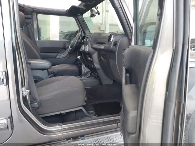 1C4BJWDG3HL599194 Jeep Wrangler Unlimited Sport 4x4