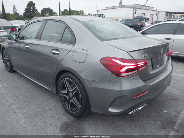 WDD3G4EB1KW002713 Mercedes-Benz m260