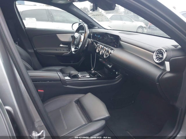 WDD3G4EB1KW002713 Mercedes-Benz m260