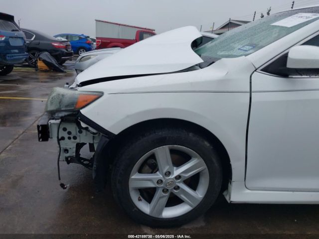 4T1BF1FK1EU310613 Toyota CAMRY SE