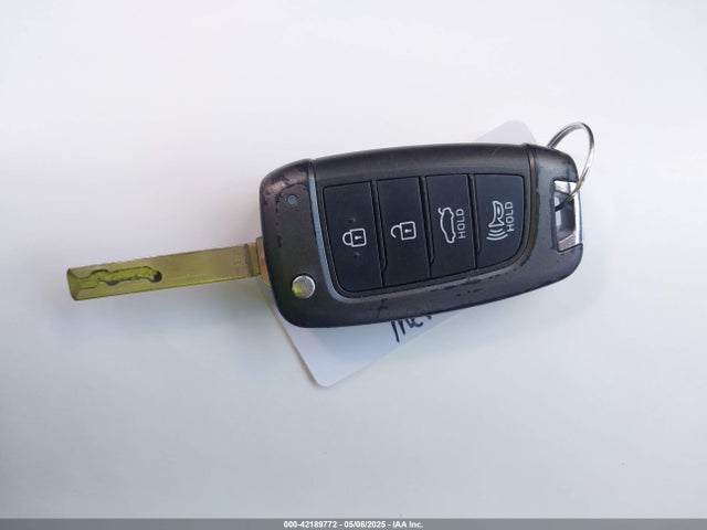 5NPLL4AGXMH041834 Hyundai ELANTRA SE