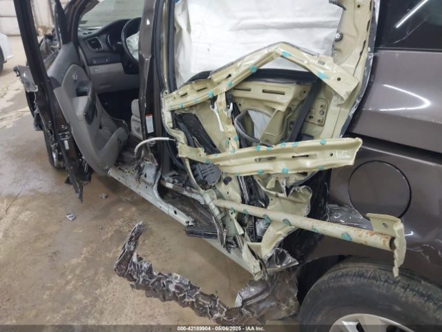 KNDMB5C19G6111022 KIA SEDONA LX