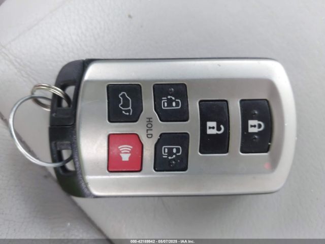 5TDDK3DC2ES083680 Toyota Sienna Xle 7 Passenger