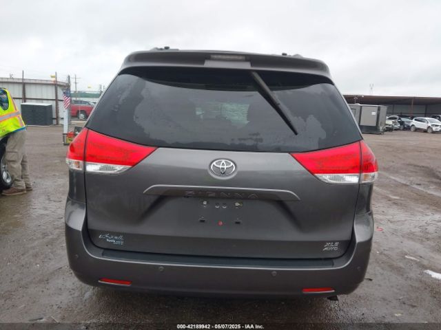 5TDDK3DC2ES083680 Toyota Sienna Xle 7 Passenger
