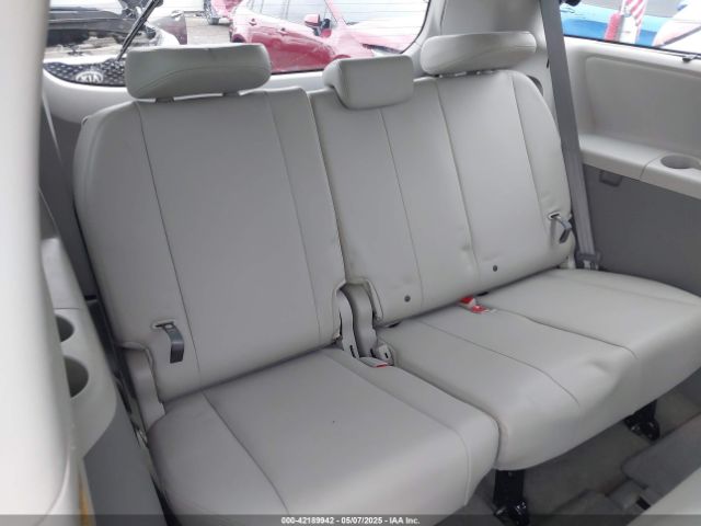 5TDDK3DC2ES083680 Toyota Sienna Xle 7 Passenger