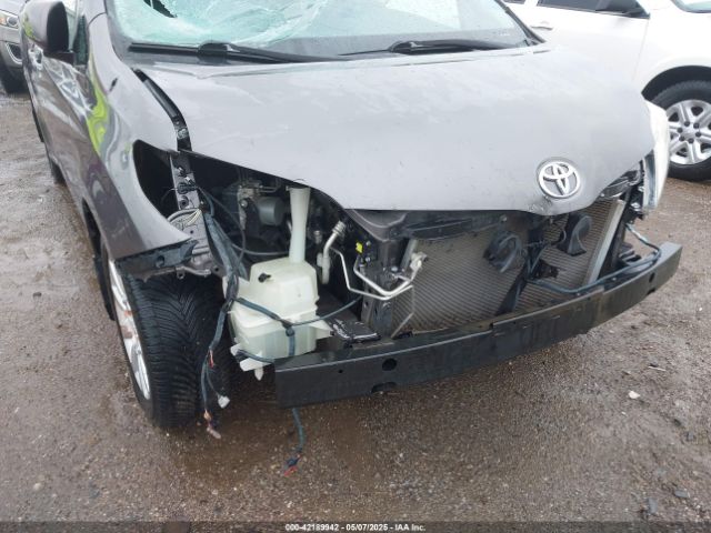 5TDDK3DC2ES083680 Toyota Sienna Xle 7 Passenger